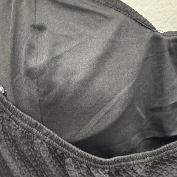 Black Strapless shirt with gold detail - Picture 7 of 7